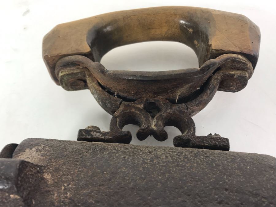 Antique Cast Iron Iron With Wooden Handle [Photo 9]