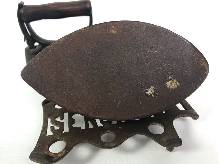 Pair Of Sensible Cast Iron Irons With Sensible Iron Trivet [Photo 8]