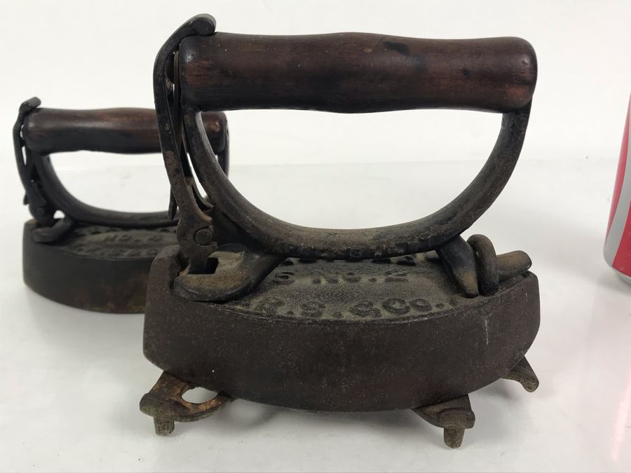 Pair Of Sensible Cast Iron Irons With Sensible Iron Trivet [Photo 5]