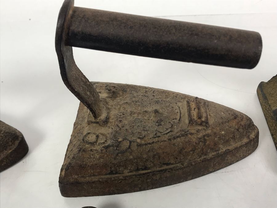 Collection Of (7) Antique Cast Iron Irons And (4) Antique Iron Trivets [Photo 8]