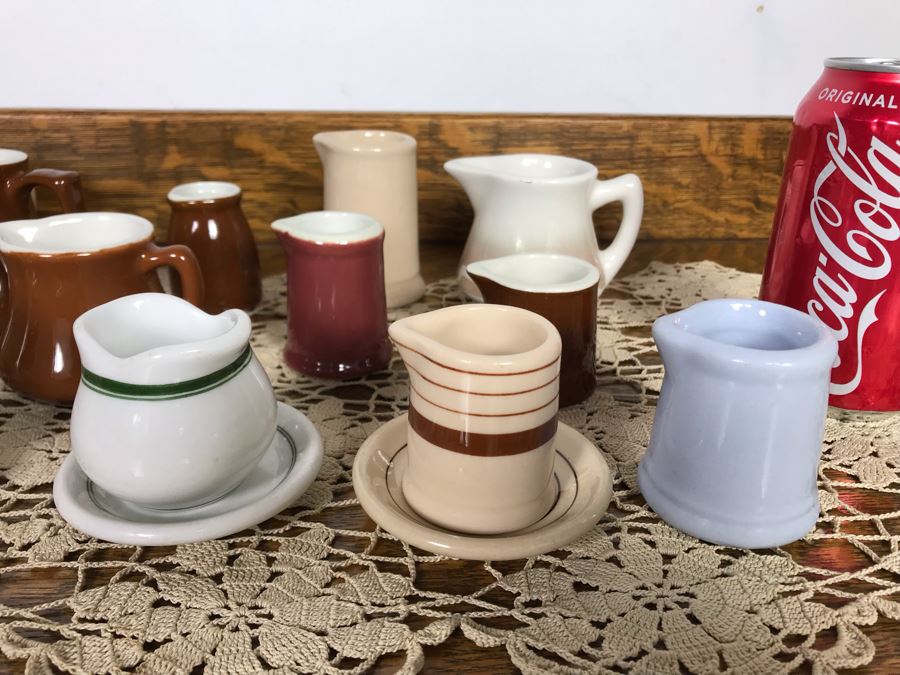 Vintage 1930s Restaurant Ware Creamers Some With Underplates Apx 27 Pieces: Mayan Ware Mayer China, Hall, Wallace China Desert Ware, Shenango New Castle PA, McNicol China Roloc, Syracuse China, Coorsite, Warwick China - Just Added [Photo 7]