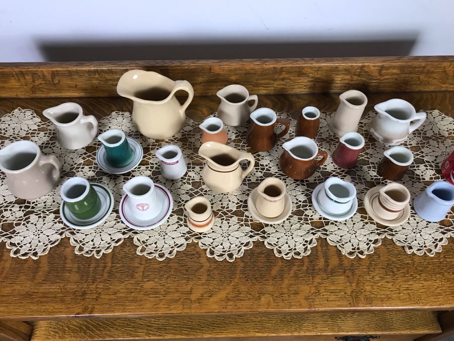 Vintage 1930s Restaurant Ware Creamers Some With Underplates Apx 27 Pieces: Mayan Ware Mayer China, Hall, Wallace China Desert Ware, Shenango New Castle PA, McNicol China Roloc, Syracuse China, Coorsite, Warwick China - Just Added [Photo 15]