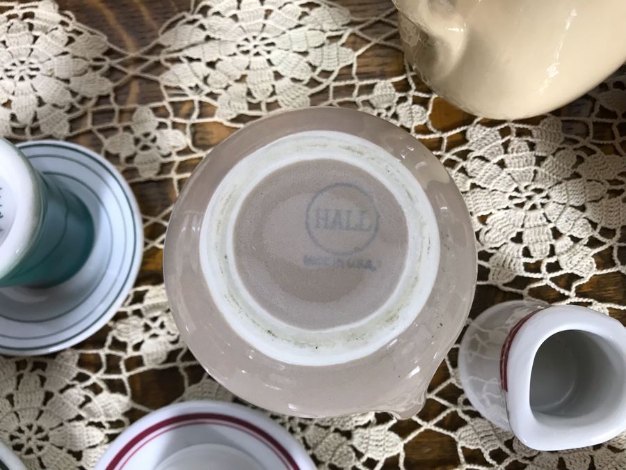 Vintage 1930s Restaurant Ware Creamers Some With Underplates Apx 27 Pieces: Mayan Ware Mayer China, Hall, Wallace China Desert Ware, Shenango New Castle PA, McNicol China Roloc, Syracuse China, Coorsite, Warwick China - Just Added [Photo 26]