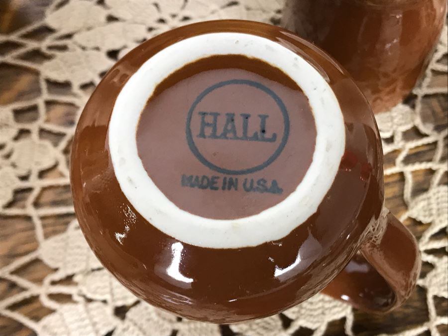 Vintage 1930s Restaurant Ware Creamers Some With Underplates Apx 27 Pieces: Mayan Ware Mayer China, Hall, Wallace China Desert Ware, Shenango New Castle PA, McNicol China Roloc, Syracuse China, Coorsite, Warwick China - Just Added [Photo 19]