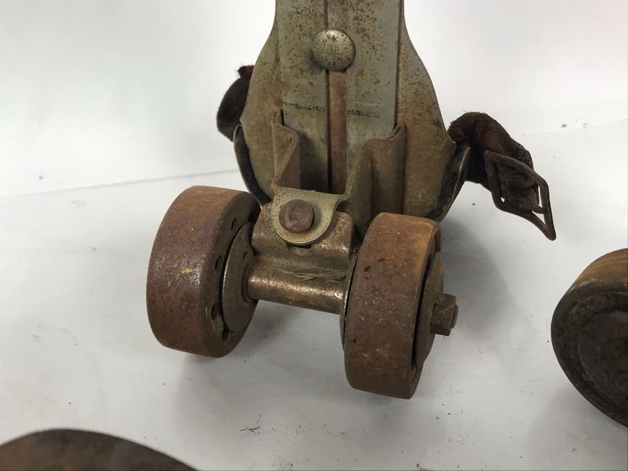 (3) Pairs Of Vintage Metal Roller Skates With Key - Just Added [Photo 16]