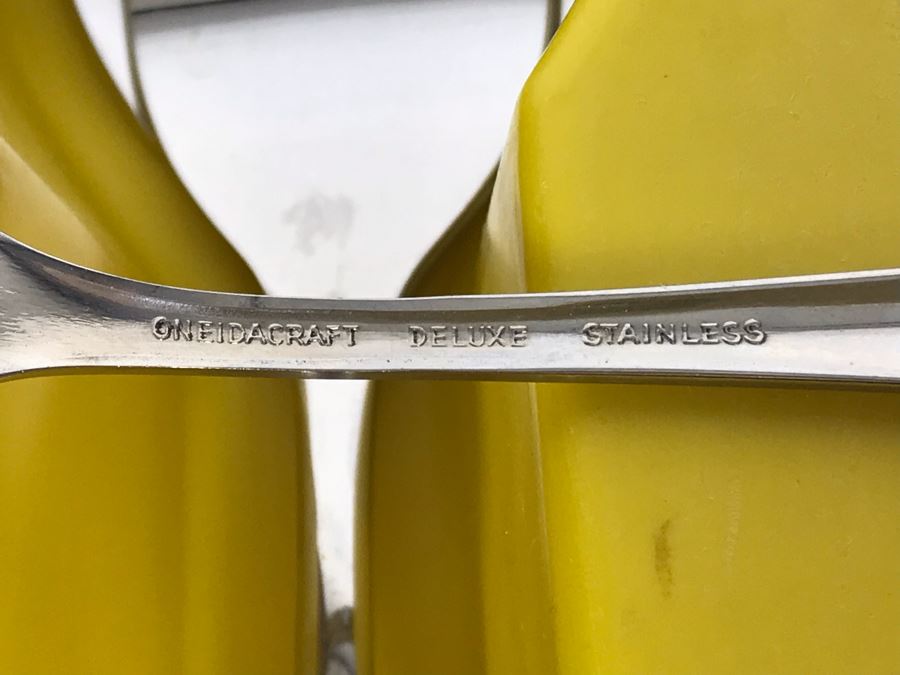 Set Of Oneidacraft Deluxe Stainless Steel Flatware With Yellow Storage Container - Just Added [Photo 5]
