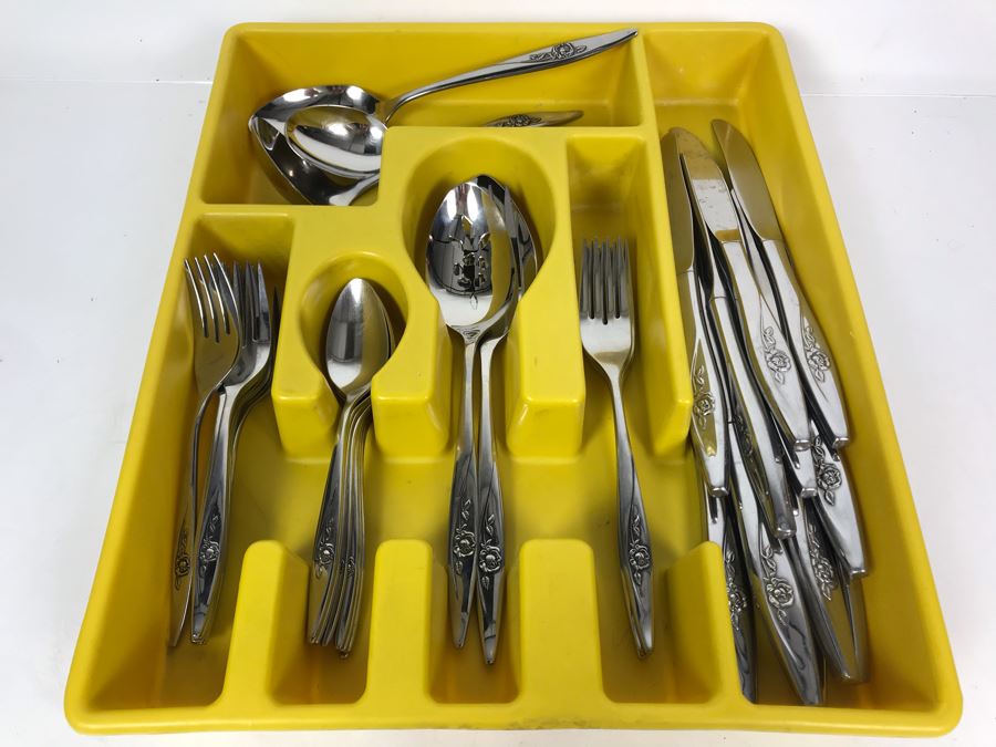 Set Of Oneidacraft Deluxe Stainless Steel Flatware With Yellow Storage Container - Just Added