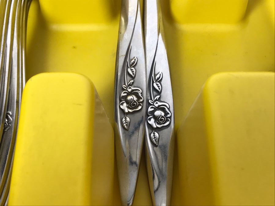 Set Of Oneidacraft Deluxe Stainless Steel Flatware With Yellow Storage Container - Just Added [Photo 4]