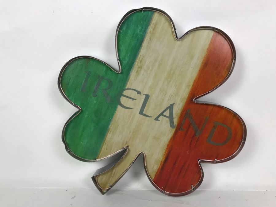 JUST ADDED - Ireland Shamrock Lighted Metal Wall Sign 14 X 14 [Photo 1]