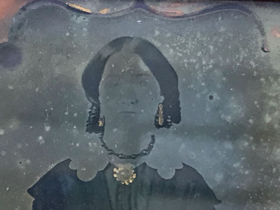 Pair Of Old Daguerreotype Photographs With Half Of Cases [Photo 11]