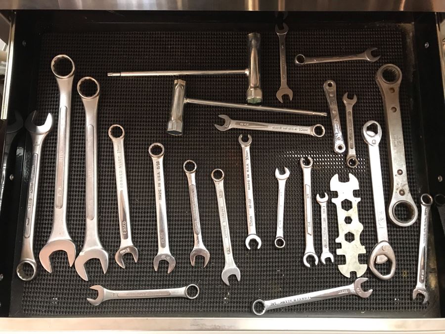 Hammerhead Stainless Steel Rolling Tool Chest With Ball Bearing Slides And Tools Including Power Tools - Tool Chest Retailed For $3,500 - See Photos For Tools [Photo 34]