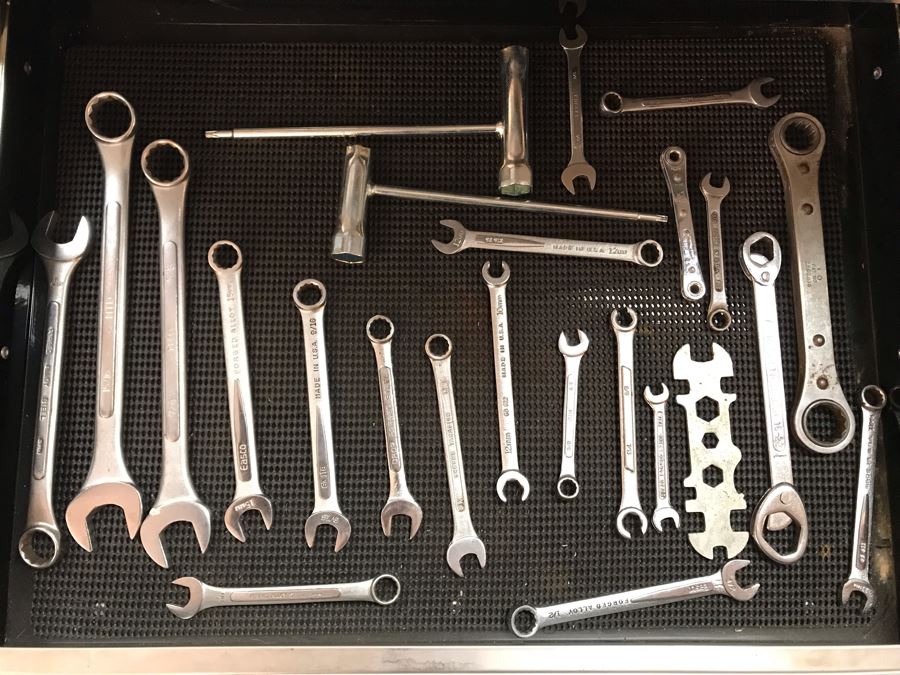 Hammerhead Stainless Steel Rolling Tool Chest With Ball Bearing Slides And Tools Including Power Tools - Tool Chest Retailed For $3,500 - See Photos For Tools [Photo 33]