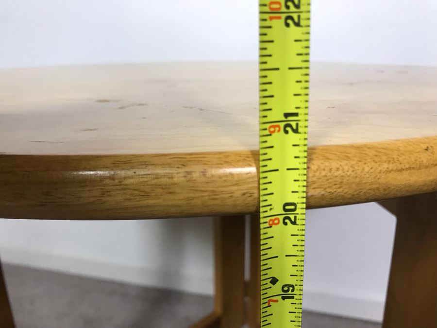 Pair Of Oregon Myrtlewood Folding Side Tables 22.5R X 20.5H [Photo 14]