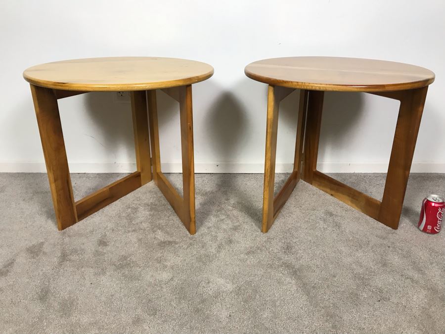 Pair Of Oregon Myrtlewood Folding Side Tables 22.5R X 20.5H [Photo 2]
