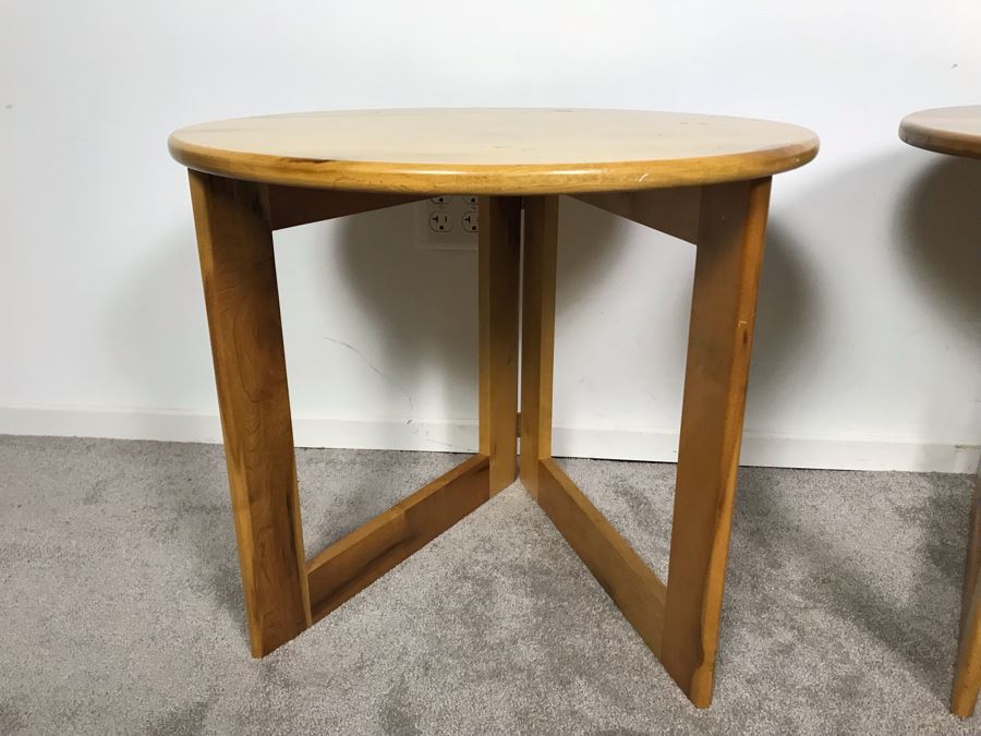 Pair Of Oregon Myrtlewood Folding Side Tables 22.5R X 20.5H [Photo 7]