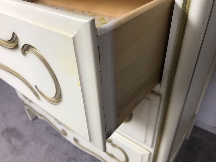 Vintage French Provincial 5-Drawer Chest Of Drawers Dresser 32W X 18D X 44H [Photo 6]