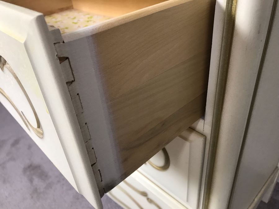 Vintage French Provincial 5-Drawer Chest Of Drawers Dresser 32W X 18D X 44H [Photo 7]