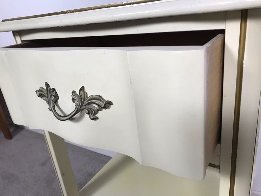 Vintage French Provincial Nightstand Side Table 19W X 14D X 27H [Photo 4]