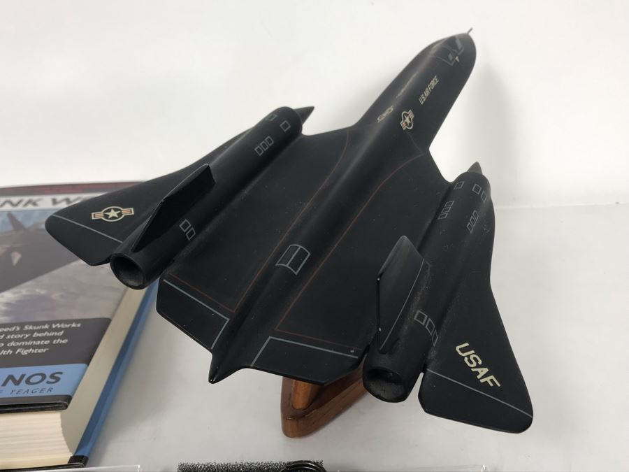 Skunk Works Lockheed SR-71 Model Airplane (Slight Damage To Nose), Skunk Works First Edition Hardcover Book By Ben R. Rich & Leo Janos, (2) Lockheed 50th Anniversay Metal Keychains 1932-1982 [Photo 10]