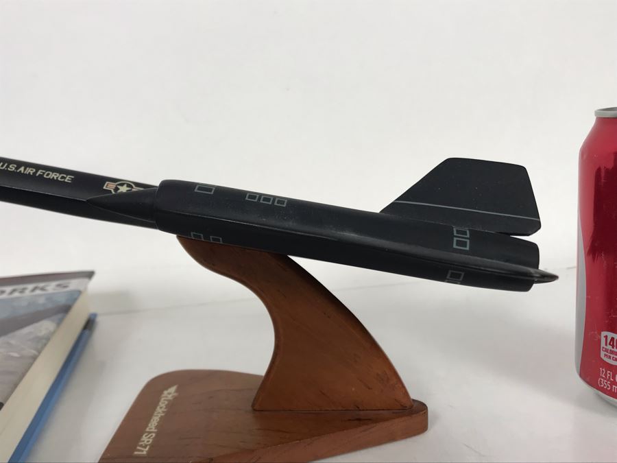 Skunk Works Lockheed SR-71 Model Airplane (Slight Damage To Nose), Skunk Works First Edition Hardcover Book By Ben R. Rich & Leo Janos, (2) Lockheed 50th Anniversay Metal Keychains 1932-1982 [Photo 13]