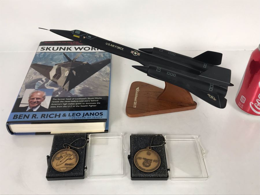 Skunk Works Lockheed SR-71 Model Airplane (Slight Damage To Nose), Skunk Works First Edition Hardcover Book By Ben R. Rich & Leo Janos, (2) Lockheed 50th Anniversay Metal Keychains 1932-1982 [Photo 12]
