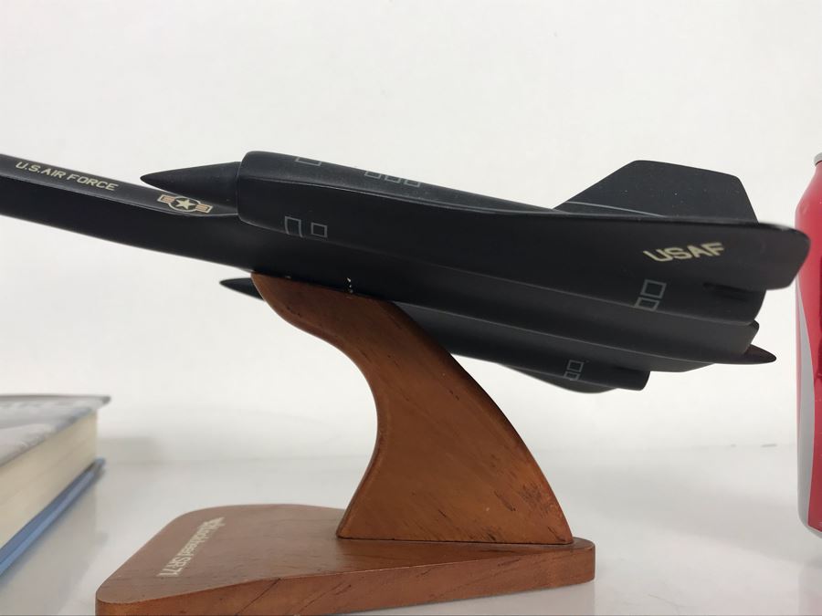 Skunk Works Lockheed SR-71 Model Airplane (Slight Damage To Nose), Skunk Works First Edition Hardcover Book By Ben R. Rich & Leo Janos, (2) Lockheed 50th Anniversay Metal Keychains 1932-1982 [Photo 14]