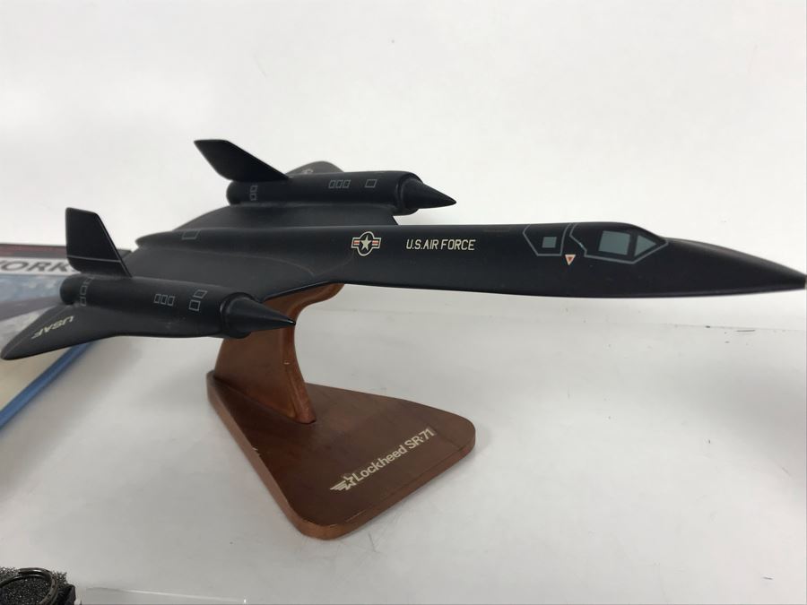 Skunk Works Lockheed SR-71 Model Airplane (Slight Damage To Nose), Skunk Works First Edition Hardcover Book By Ben R. Rich & Leo Janos, (2) Lockheed 50th Anniversay Metal Keychains 1932-1982 [Photo 7]