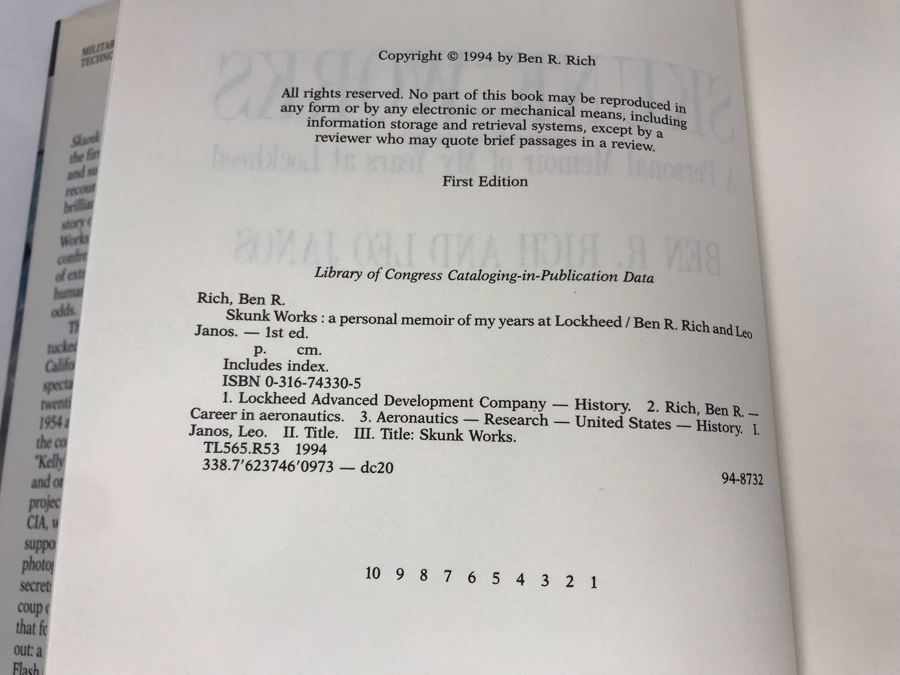 Skunk Works Lockheed SR-71 Model Airplane (Slight Damage To Nose), Skunk Works First Edition Hardcover Book By Ben R. Rich & Leo Janos, (2) Lockheed 50th Anniversay Metal Keychains 1932-1982 [Photo 18]