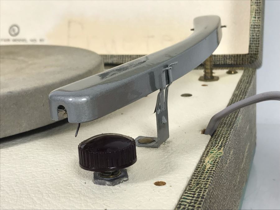 Vintage Vanity Fair Electronics Corporation Portable Record Player Working 12.5W X 11D X 5.5H [Photo 10]