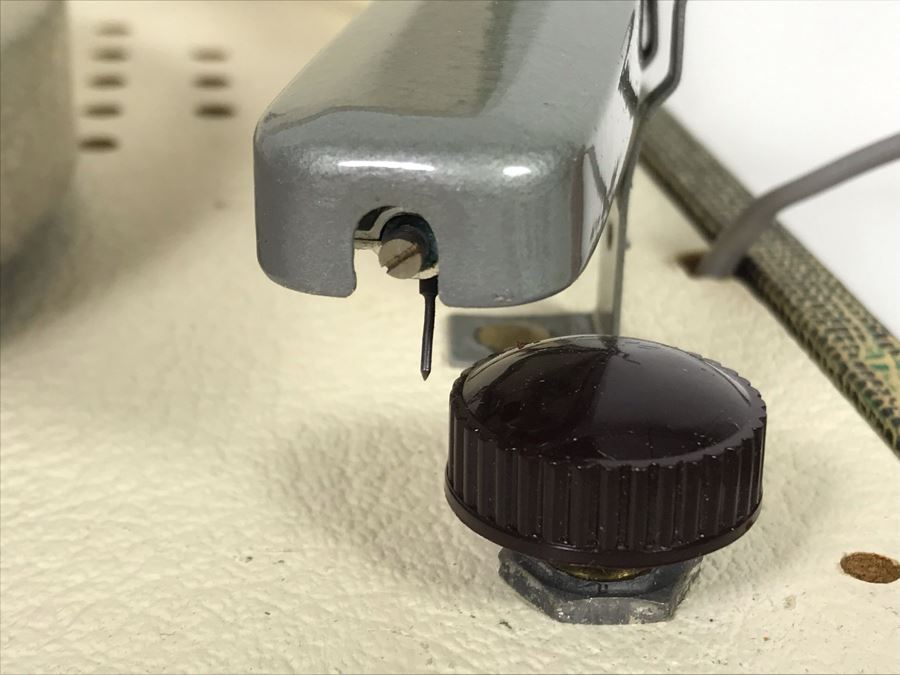 Vintage Vanity Fair Electronics Corporation Portable Record Player Working 12.5W X 11D X 5.5H [Photo 9]