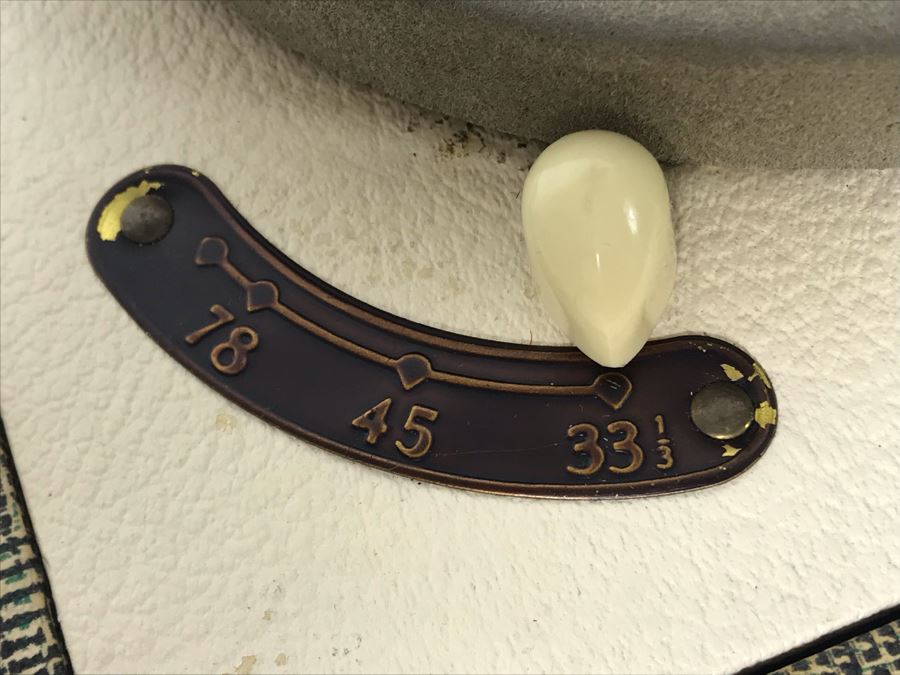 Vintage Vanity Fair Electronics Corporation Portable Record Player Working 12.5W X 11D X 5.5H [Photo 8]