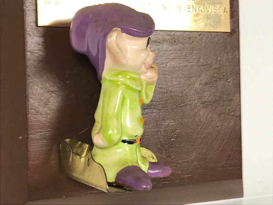 One Of A Kind Vintage 1975 Walt Disney Productions - Buena Vista Fulton Burley Relief Wall Plaque For Helping Promote The Movie 'Snow White' With Snow White Dwarf Figurine 5 X 5 [Photo 5]