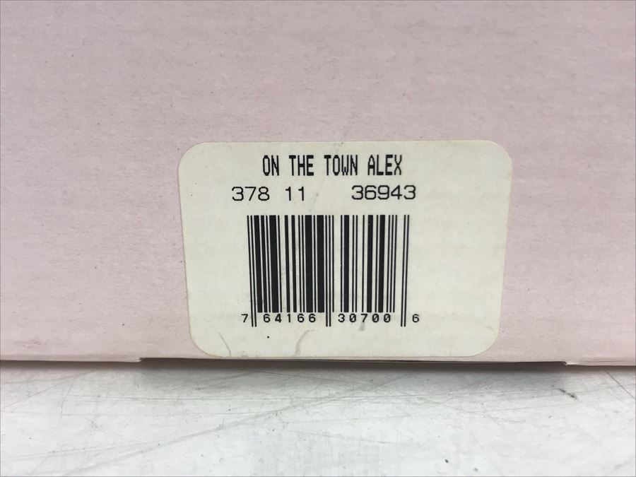 Madame Alexander Limited Edition 2001 'Alex On The Town' Doll With Box Limited To 525 16H [Photo 12]