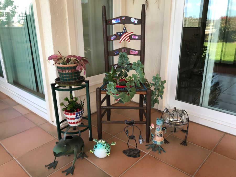 Patriotic Antique Chair Seat Converted To Planter, Metal 2-Tier Planter With (2) Potted Plants And (5) Decorative Frog Sculptures Figurines