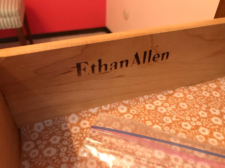Ethan Allen (6) Piece Furniture Unit With Desk, (2) Dressers