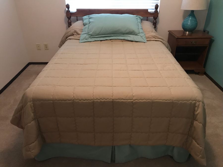 Ethan Allen Full Size Wooden Bed With Therapedic Bristol Guest Bedroom Mattress With Bedding 53W X 77L X 42H (Nightstand And Lamp Not Included) [Photo 1]