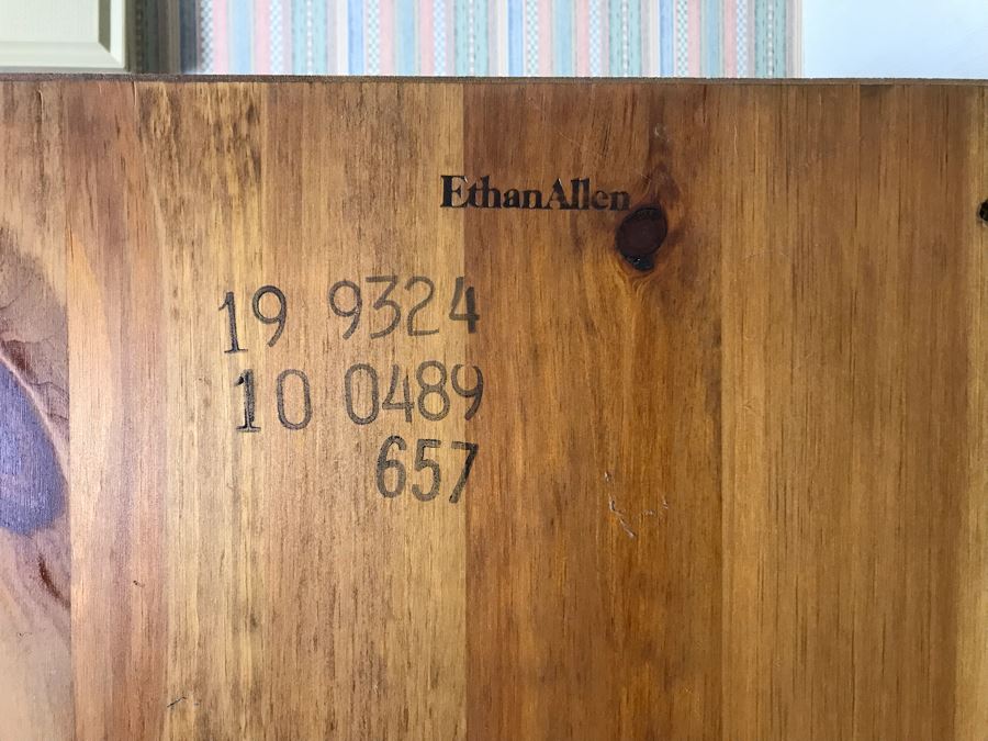 Ethan Allen Corner Bookshelf Display Cabinet 27W X 16D X 78H [Photo 6]