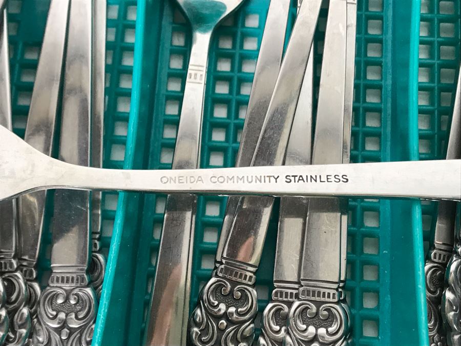 Apx Service For 8 Oneida Community Stainless Steel Flatware Set Including Serving Pieces [Photo 4]