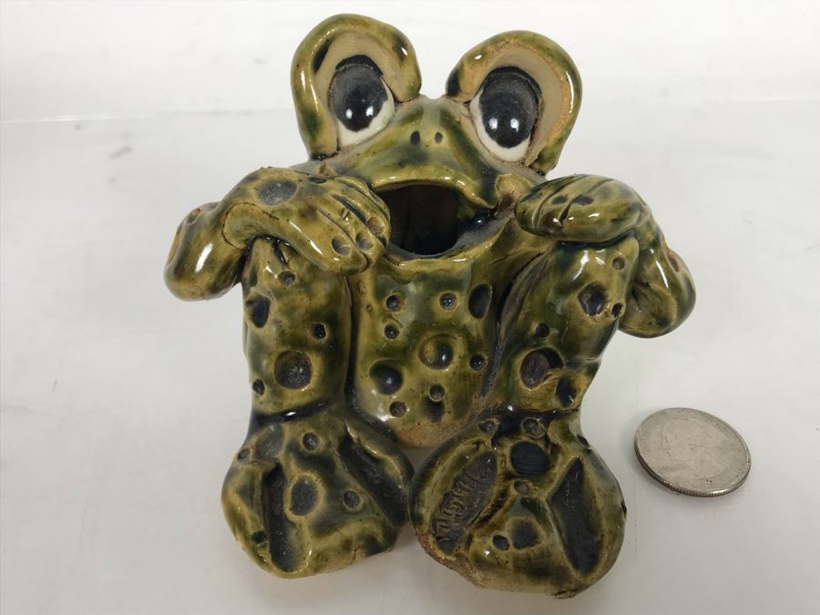Signed Art Pottery Frog Sculpture 4.5W X 4D X 3H [Photo 3]