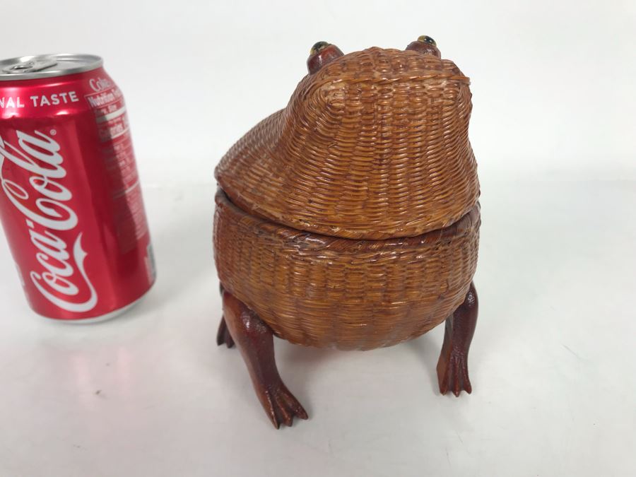 Wicker Figural Frog Box Sculpture From Shanghai Handicrafts Made In The People's Republic Of China 6W X 5D X 5.5H [Photo 4]