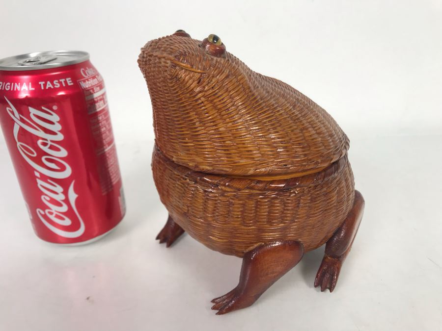 Wicker Figural Frog Box Sculpture From Shanghai Handicrafts Made In The People's Republic Of China 6W X 5D X 5.5H [Photo 3]