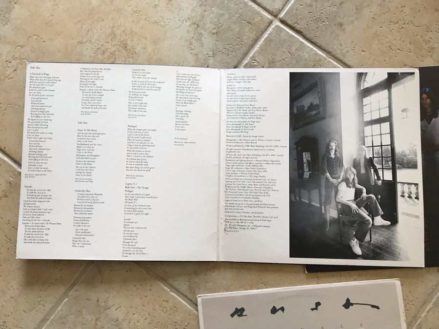(3) RUSH Vinyl Records: 2112, Signals And A Farewell To Kings [Photo 9]