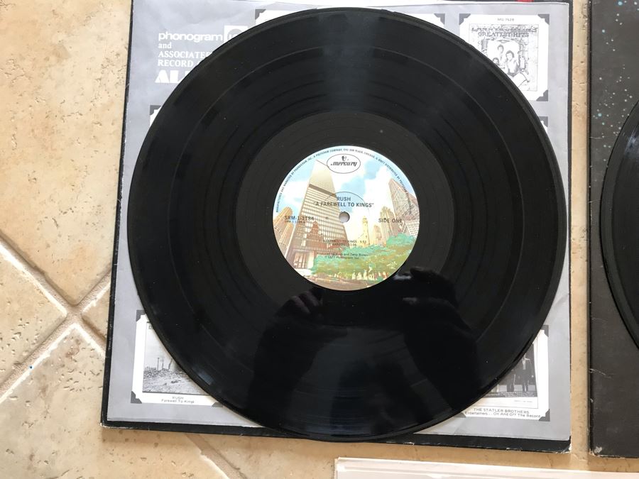 (3) RUSH Vinyl Records: 2112, Signals And A Farewell To Kings [Photo 17]