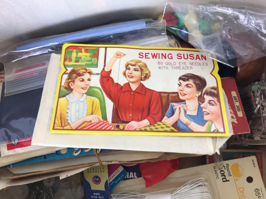 Vintage Mid-Century Footed Sewing Box With Various Sewing Supplies Including Wiss Shears - See Photos [Photo 7]