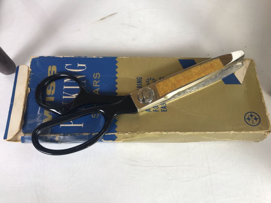 Vintage Mid-Century Footed Sewing Box With Various Sewing Supplies Including Wiss Shears - See Photos [Photo 16]