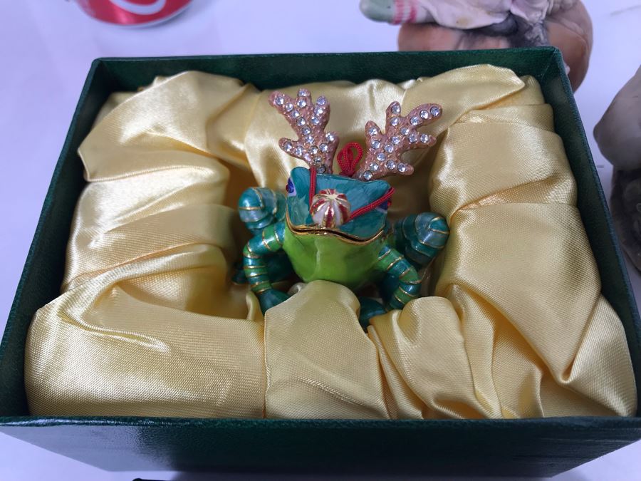 Department 56 Bejeweled Collection, Royal Albert Beatrix Potter Figurine And (4) Tillie Frog Sculptures By Jessica DeStefano [Photo 5]