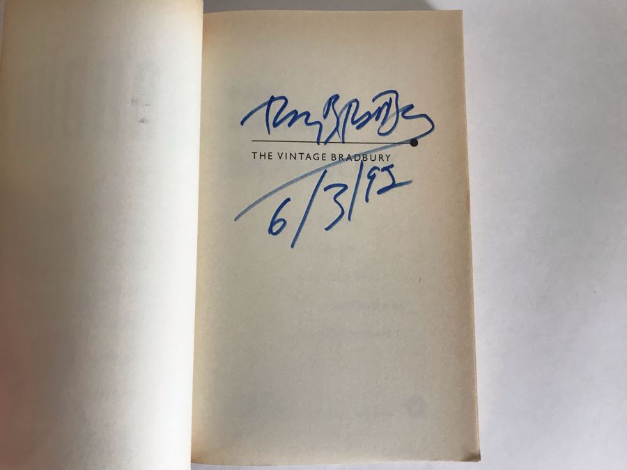 Signed Ray Bradbury Paperback Book: The Vintage Bradbury 1990 [Photo 3]
