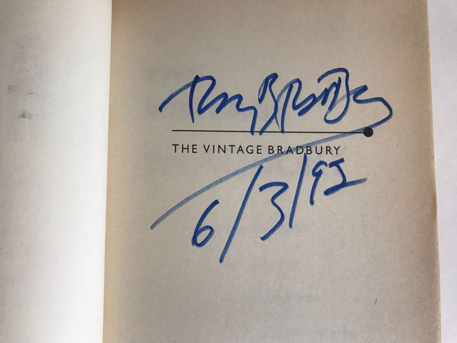Signed Ray Bradbury Paperback Book: The Vintage Bradbury 1990 [Photo 5]