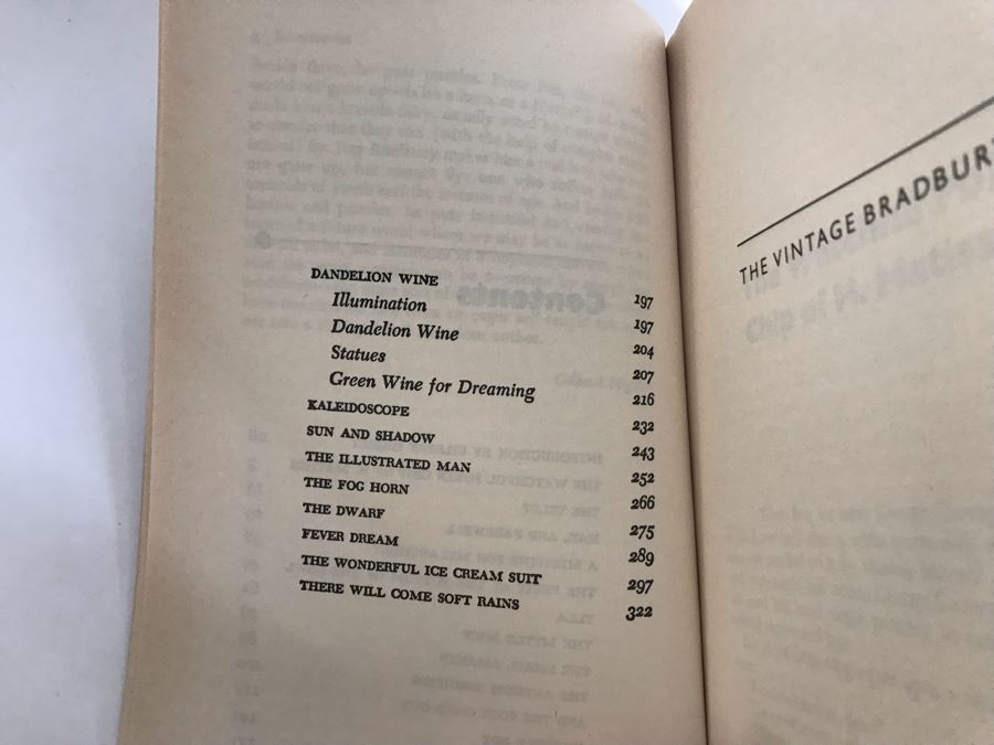 Signed Ray Bradbury Paperback Book: The Vintage Bradbury 1990 [Photo 8]