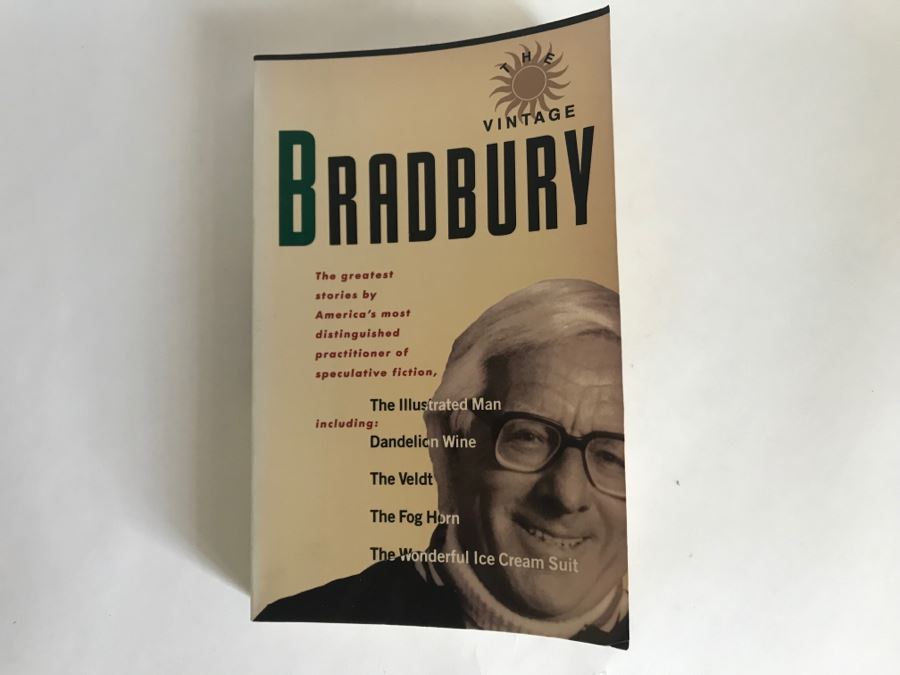 Signed Ray Bradbury Paperback Book The Vintage Bradbury 1990
